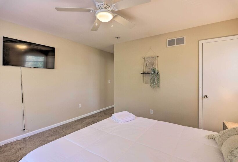 Poconos Escape W/ Hot Tub & Fire Pit