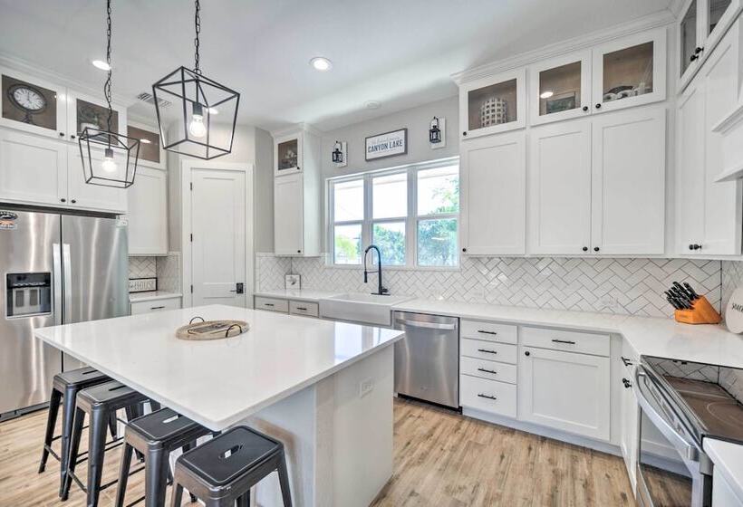 Brand New Modern Canyon Lake Escape W/ Fire Pit!