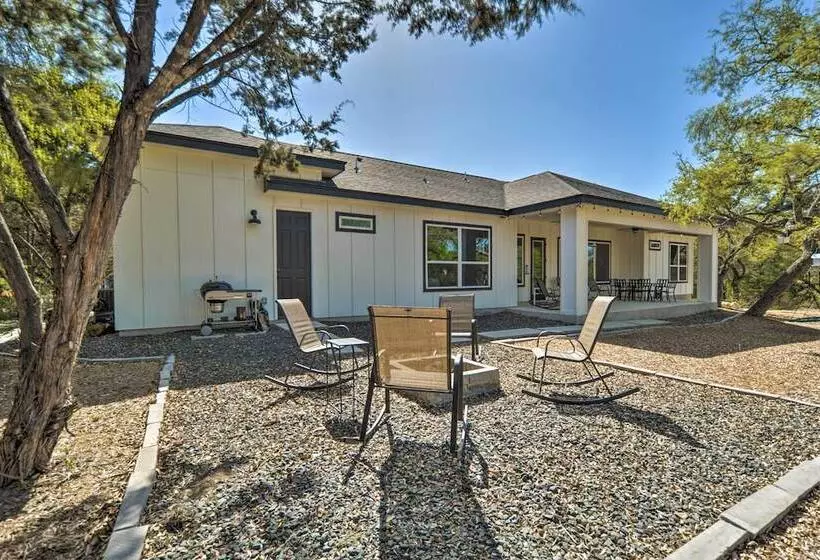 Brand New Modern Canyon Lake Escape W/ Fire Pit!