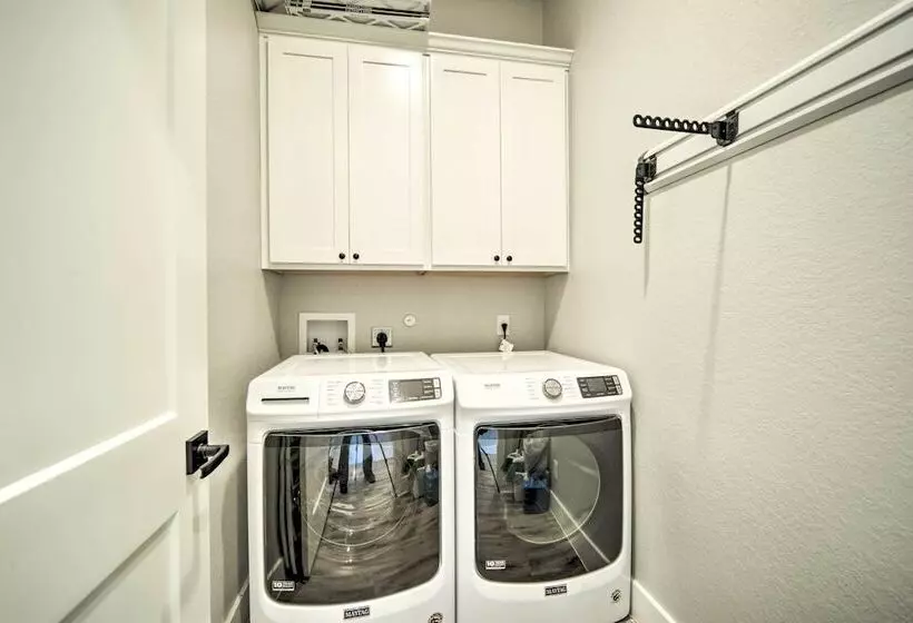 Brand New Modern Canyon Lake Escape W/ Fire Pit!