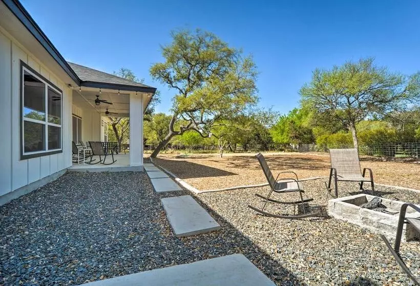 Brand New Modern Canyon Lake Escape W/ Fire Pit!