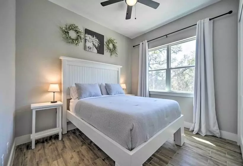 Brand New Modern Canyon Lake Escape W/ Fire Pit!