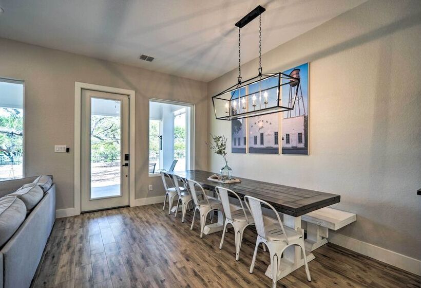 Brand New Modern Canyon Lake Escape W/ Fire Pit!