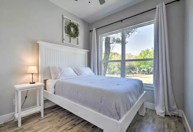 Brand New Modern Canyon Lake Escape W/ Fire Pit!