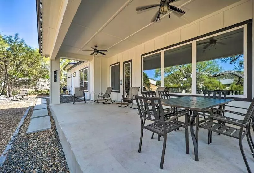 Brand New Modern Canyon Lake Escape W/ Fire Pit!