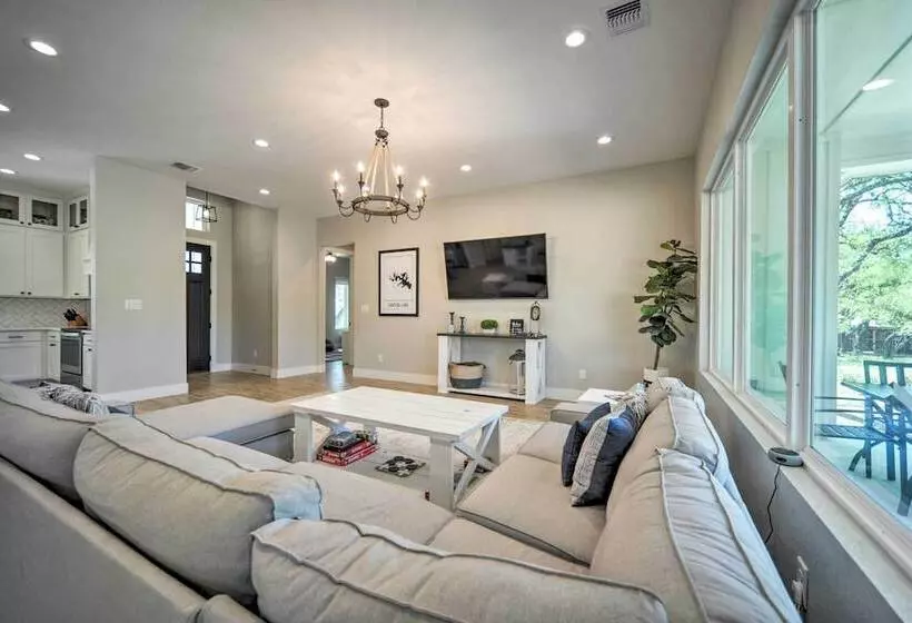 Brand New Modern Canyon Lake Escape W/ Fire Pit!