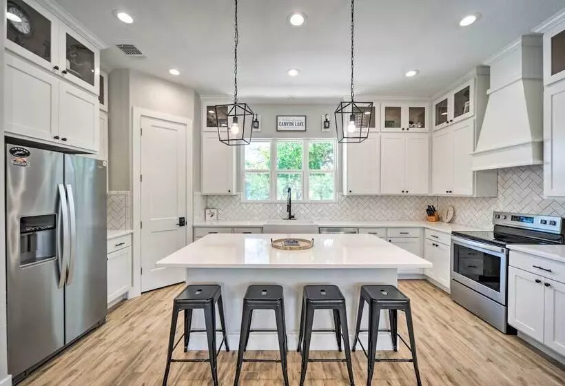 Brand New Modern Canyon Lake Escape W/ Fire Pit!