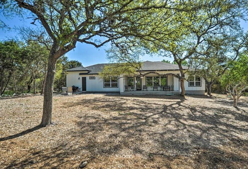 Brand New Modern Canyon Lake Escape W/ Fire Pit!