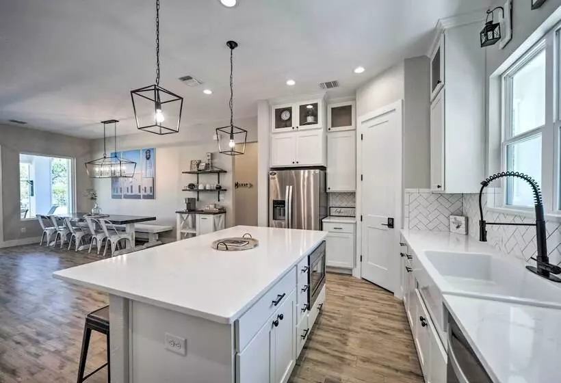 Brand New Modern Canyon Lake Escape W/ Fire Pit!