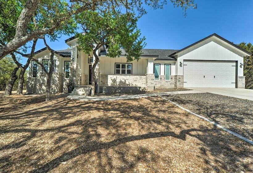 Brand New Modern Canyon Lake Escape W/ Fire Pit!