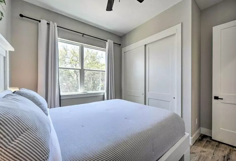 Brand New Modern Canyon Lake Escape W/ Fire Pit!