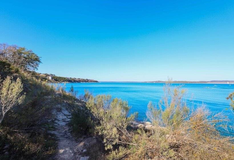 Brand New Modern Canyon Lake Escape W/ Fire Pit!