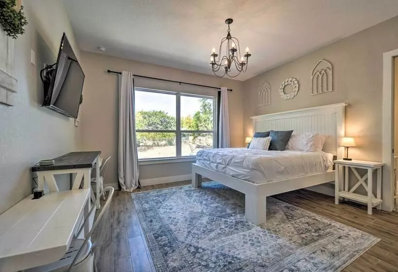 Brand New Modern Canyon Lake Escape W/ Fire Pit!