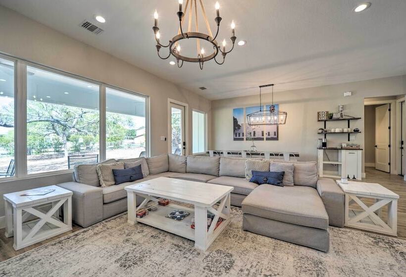 Brand New Modern Canyon Lake Escape W/ Fire Pit!