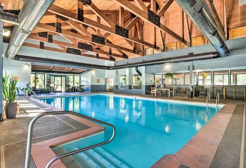 Close To Skiing: Cabin W/ Pool Access In Breck