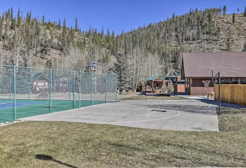 Close To Skiing: Cabin W/ Pool Access In Breck