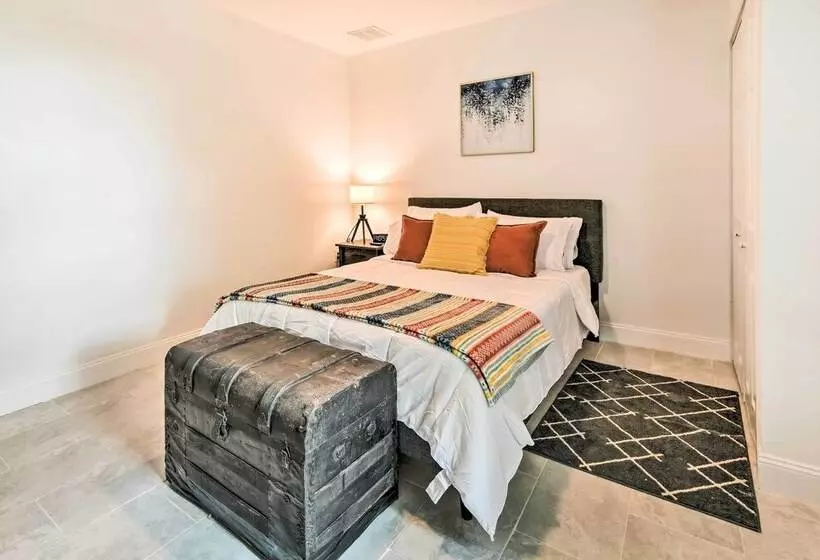 Bright, Pet Friendly Retreat In Avon Park!