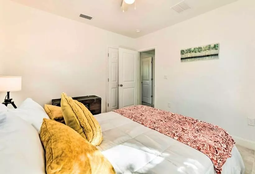 Bright, Pet Friendly Retreat In Avon Park!