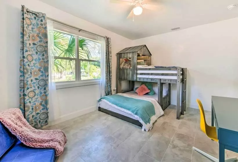 Bright, Pet Friendly Retreat In Avon Park!