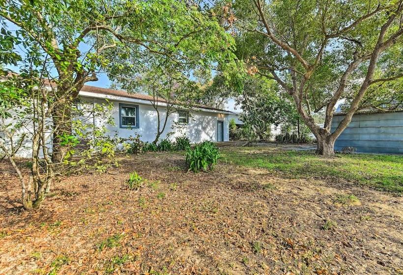 Bright, Pet Friendly Retreat In Avon Park!