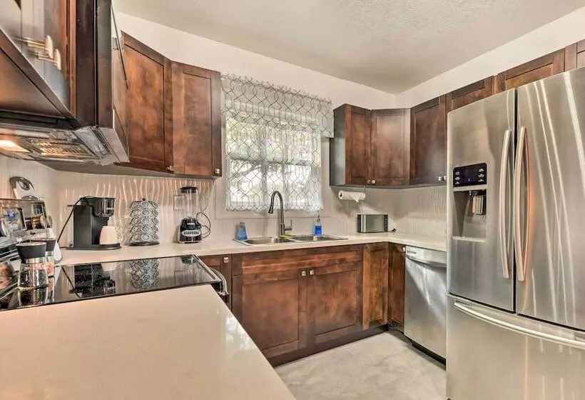 Bright, Pet Friendly Retreat In Avon Park!