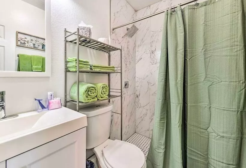 Bright, Pet Friendly Retreat In Avon Park!