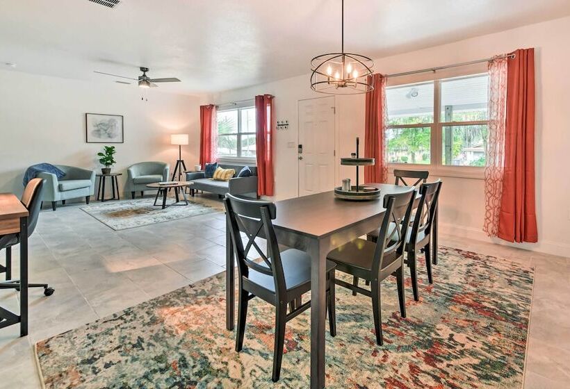 Bright, Pet Friendly Retreat In Avon Park!