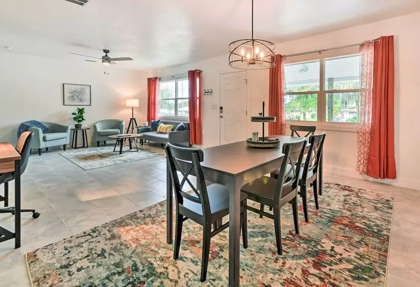 Bright, Pet Friendly Retreat In Avon Park!