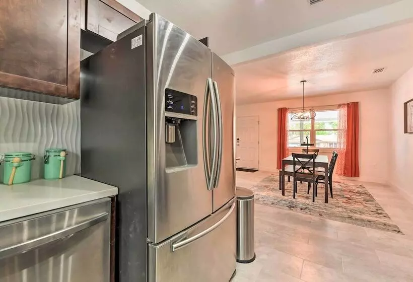 Bright, Pet Friendly Retreat In Avon Park!
