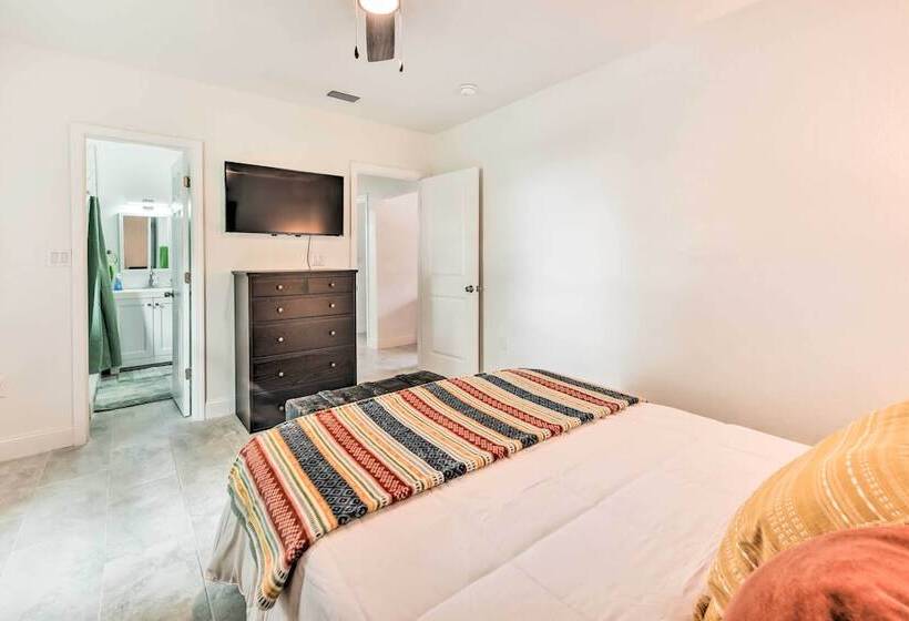 Bright, Pet Friendly Retreat In Avon Park!