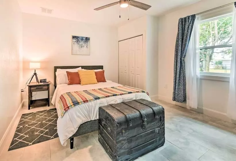 Bright, Pet Friendly Retreat In Avon Park!