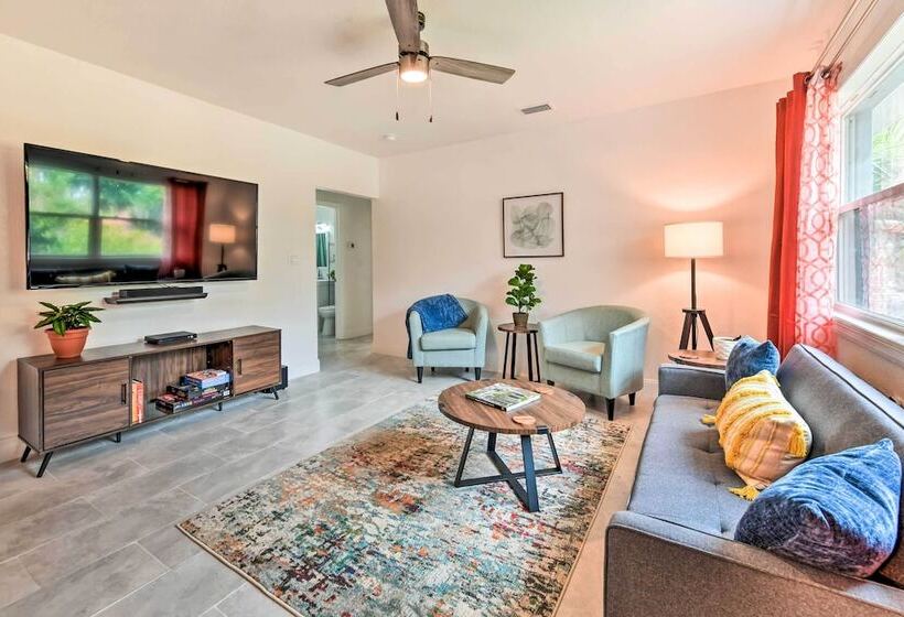 Bright, Pet Friendly Retreat In Avon Park!