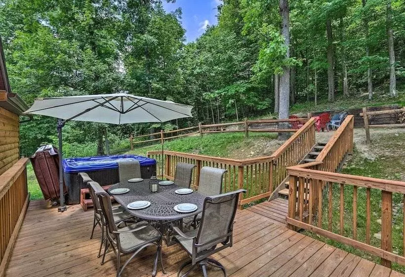 Butler Cabin On 19 Acres W/ Hot Tub & Fire Pit!