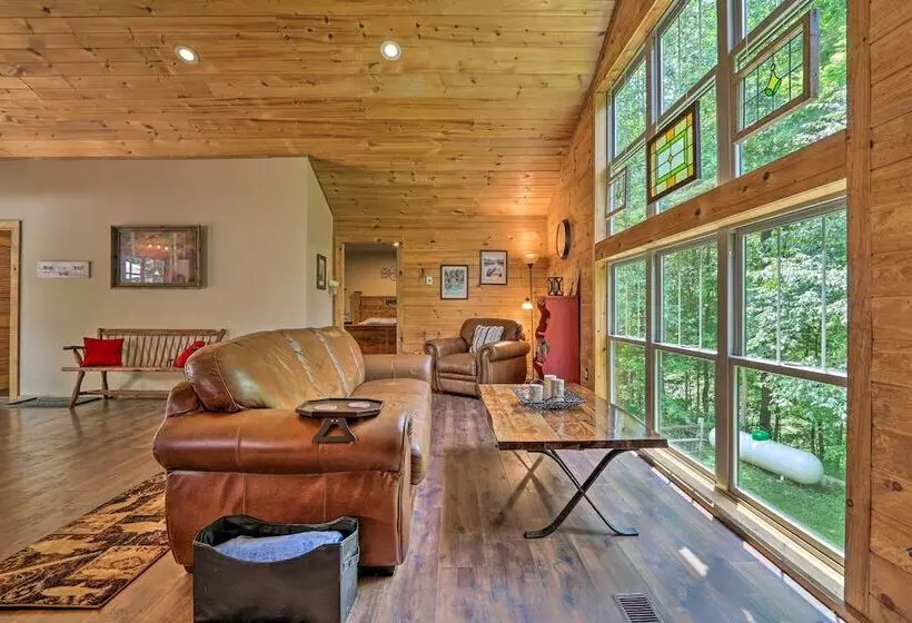 Butler Cabin On 19 Acres W/ Hot Tub & Fire Pit!