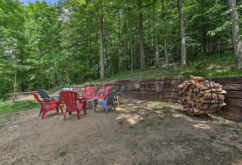 Butler Cabin On 19 Acres W/ Hot Tub & Fire Pit!
