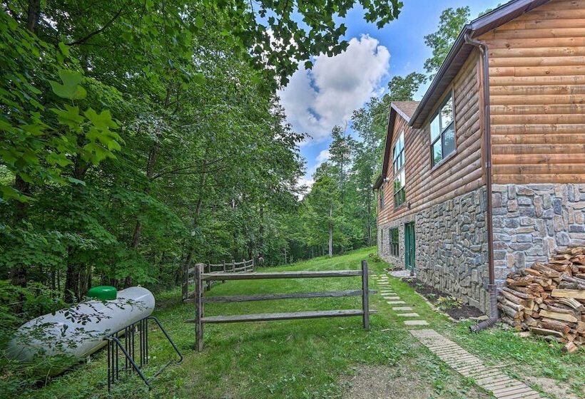 Butler Cabin On 19 Acres W/ Hot Tub & Fire Pit!