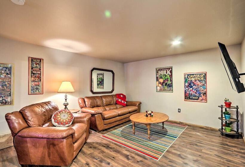 Butler Cabin On 19 Acres W/ Hot Tub & Fire Pit!