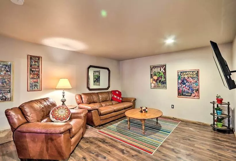 Butler Cabin On 19 Acres W/ Hot Tub & Fire Pit!