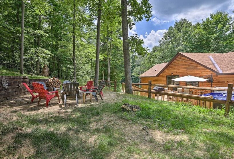 Butler Cabin On 19 Acres W/ Hot Tub & Fire Pit!
