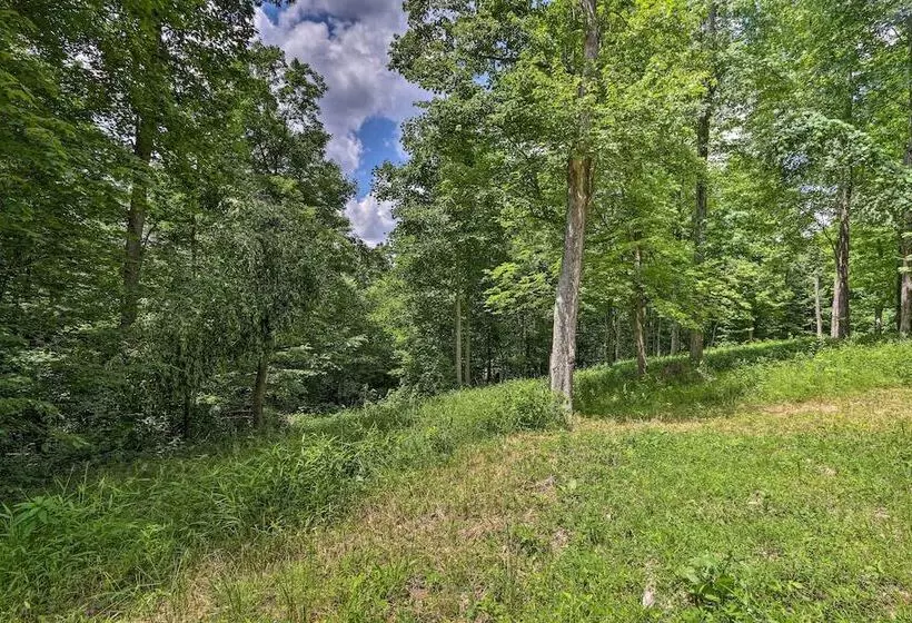 Butler Cabin On 19 Acres W/ Hot Tub & Fire Pit!