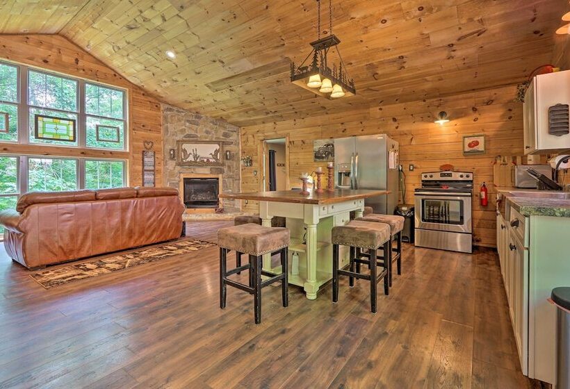 Butler Cabin On 19 Acres W/ Hot Tub & Fire Pit!