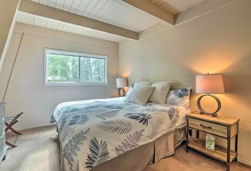 Near Skiing & Hiking: Carnelian Bay Cabin