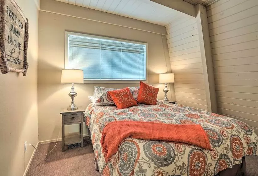 Near Skiing & Hiking: Carnelian Bay Cabin