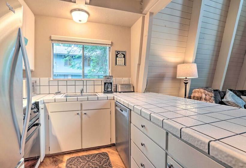 Near Skiing & Hiking: Carnelian Bay Cabin