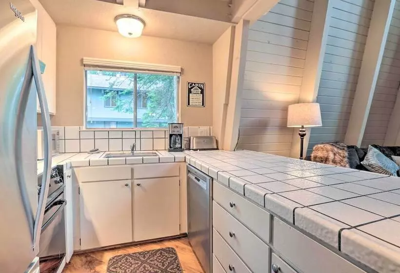 Near Skiing & Hiking: Carnelian Bay Cabin