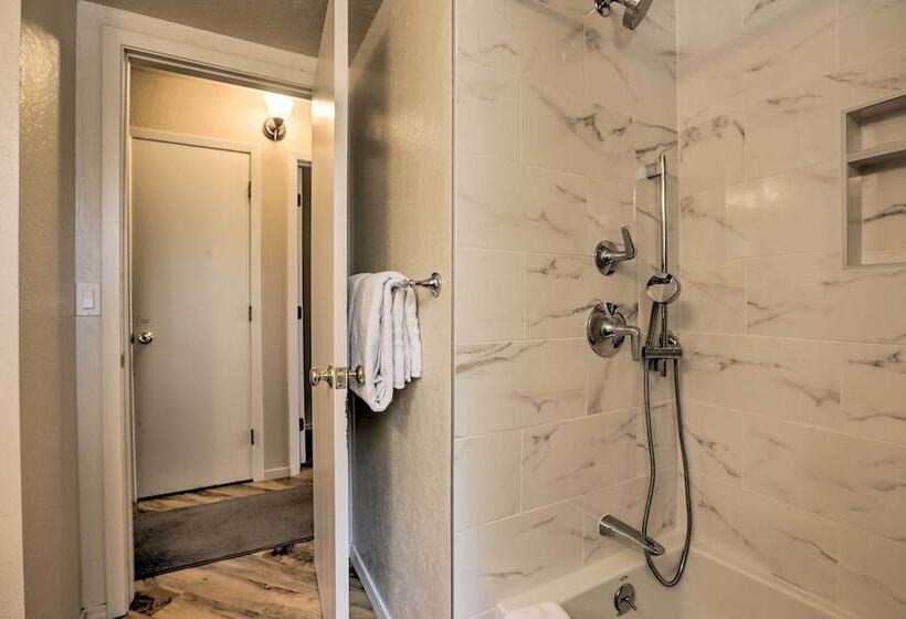 Near Skiing & Hiking: Carnelian Bay Cabin