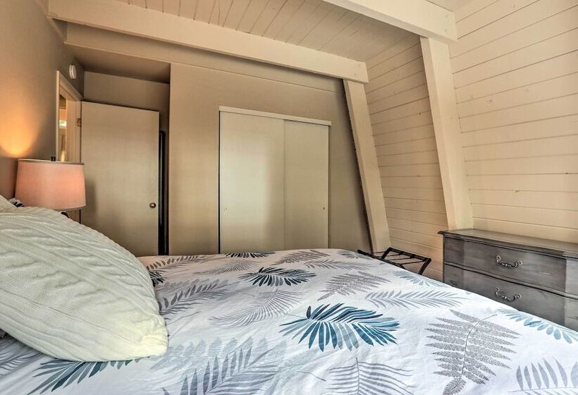 Near Skiing & Hiking: Carnelian Bay Cabin