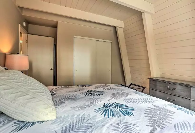 Near Skiing & Hiking: Carnelian Bay Cabin