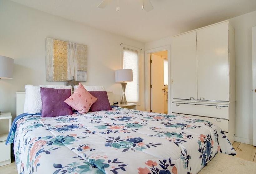 Charming Cape Cod Home W/ Patio, 2 Mi To Beach!