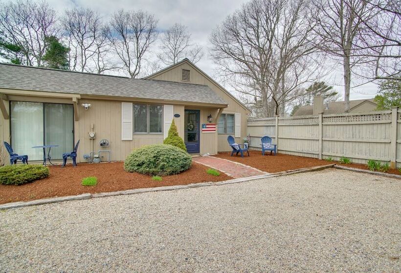 Charming Cape Cod Home W/ Patio, 2 Mi To Beach!